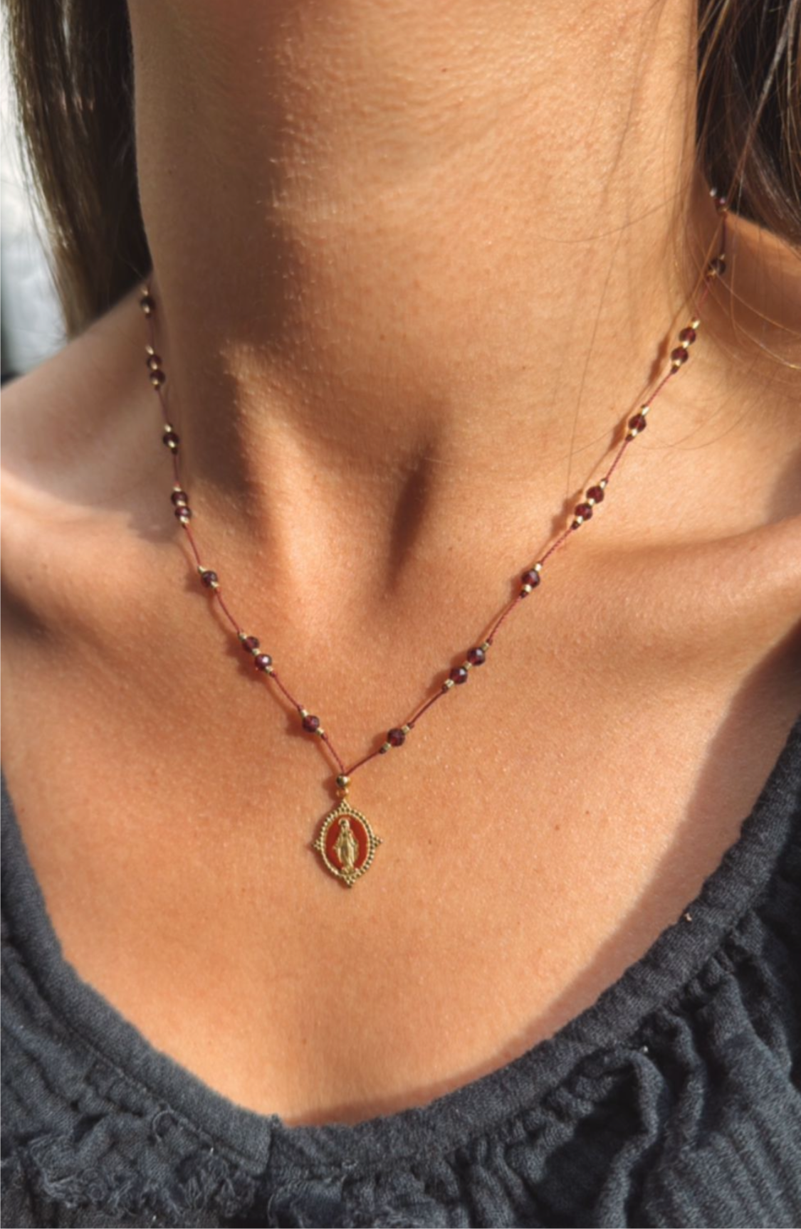 Collar Virgen Granate