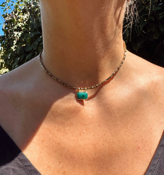 Collar Lara Raíz de Esmeralda