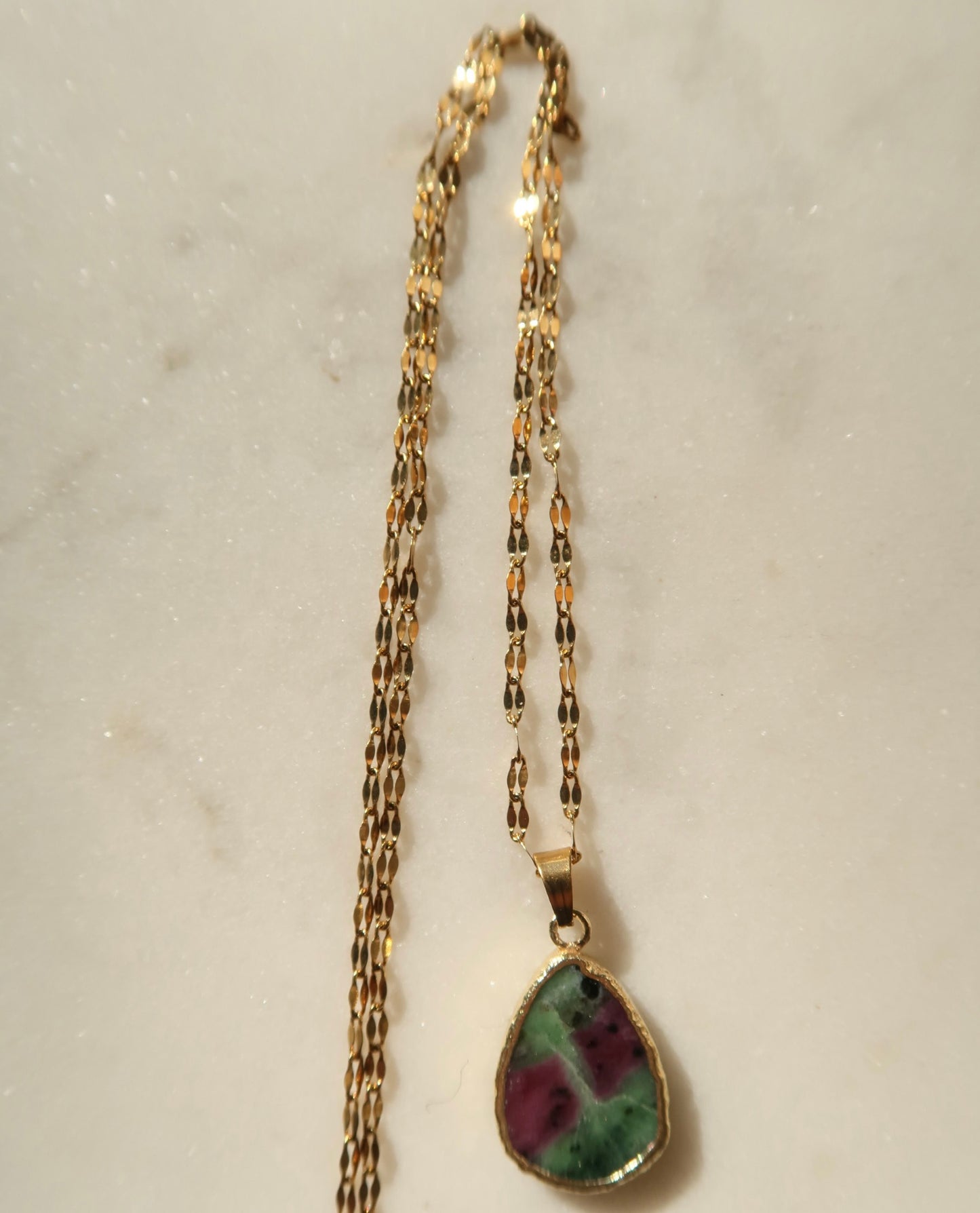 Collar Mumbai Rubí Zoisita