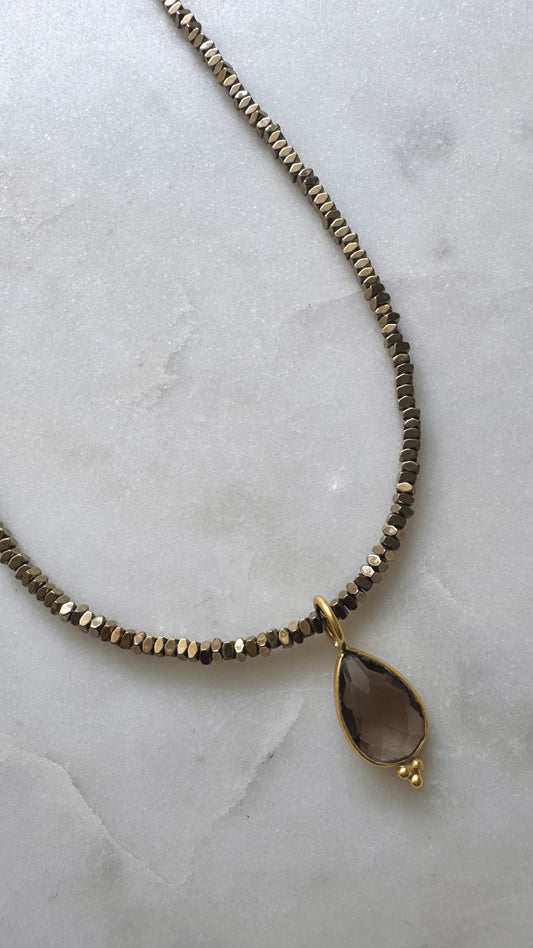 Collar Lara Drop Cuarzo Ahumado