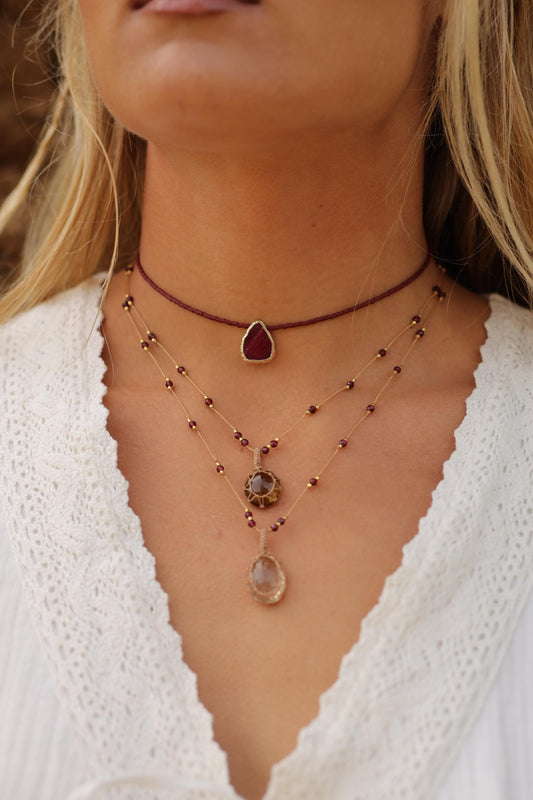 Collar Gaia Burdeo - Raíz de Rubí