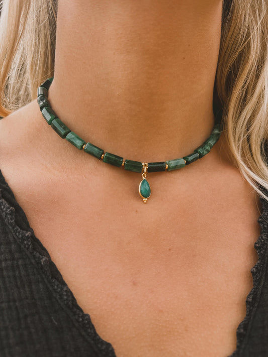 Collar Petra Raíz de Esmeralda