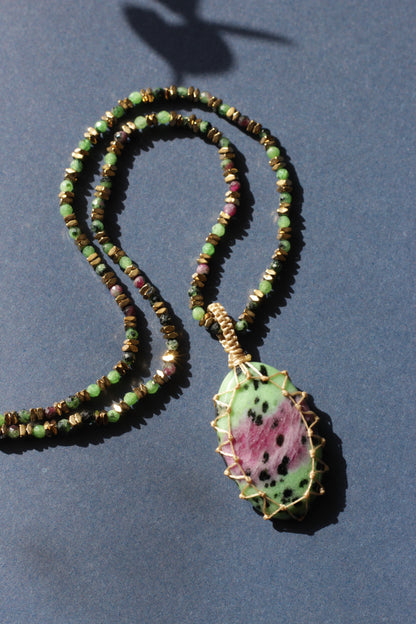 Collar Delhi Rubí Zoisita