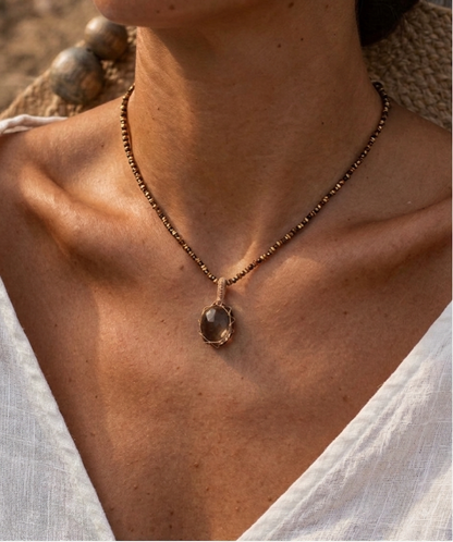 Collar Delhi Cuarzo Ahumado