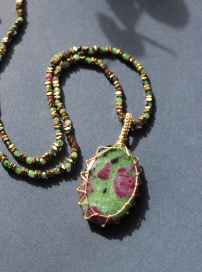 Collar Delhi Rubí Zoisita