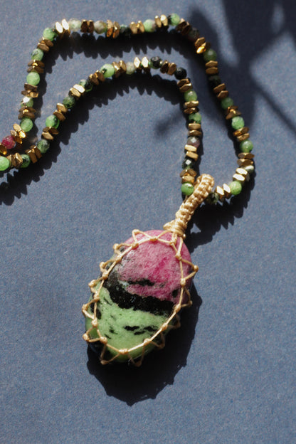 Collar Delhi Rubí Zoisita