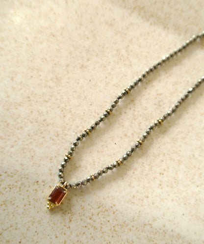 Collar Ada Pirita y Granate