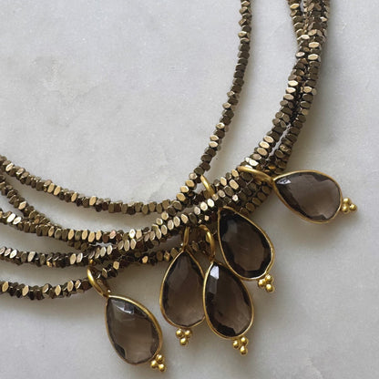 Collar Lara Drop Cuarzo Ahumado