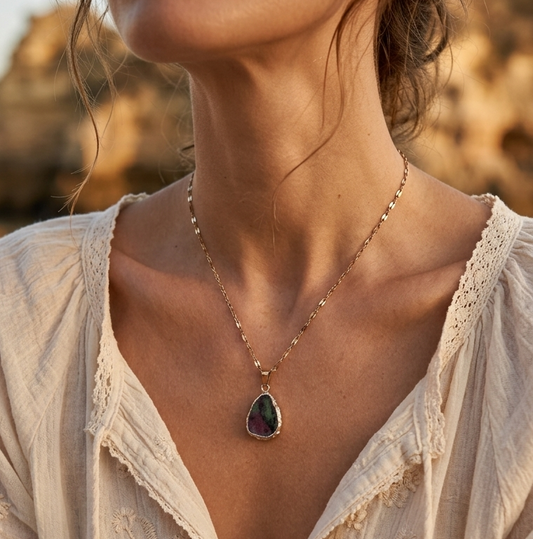 Collar Mumbai Rubí Zoisita