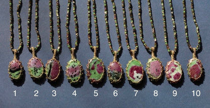 Collar Delhi Rubí Zoisita