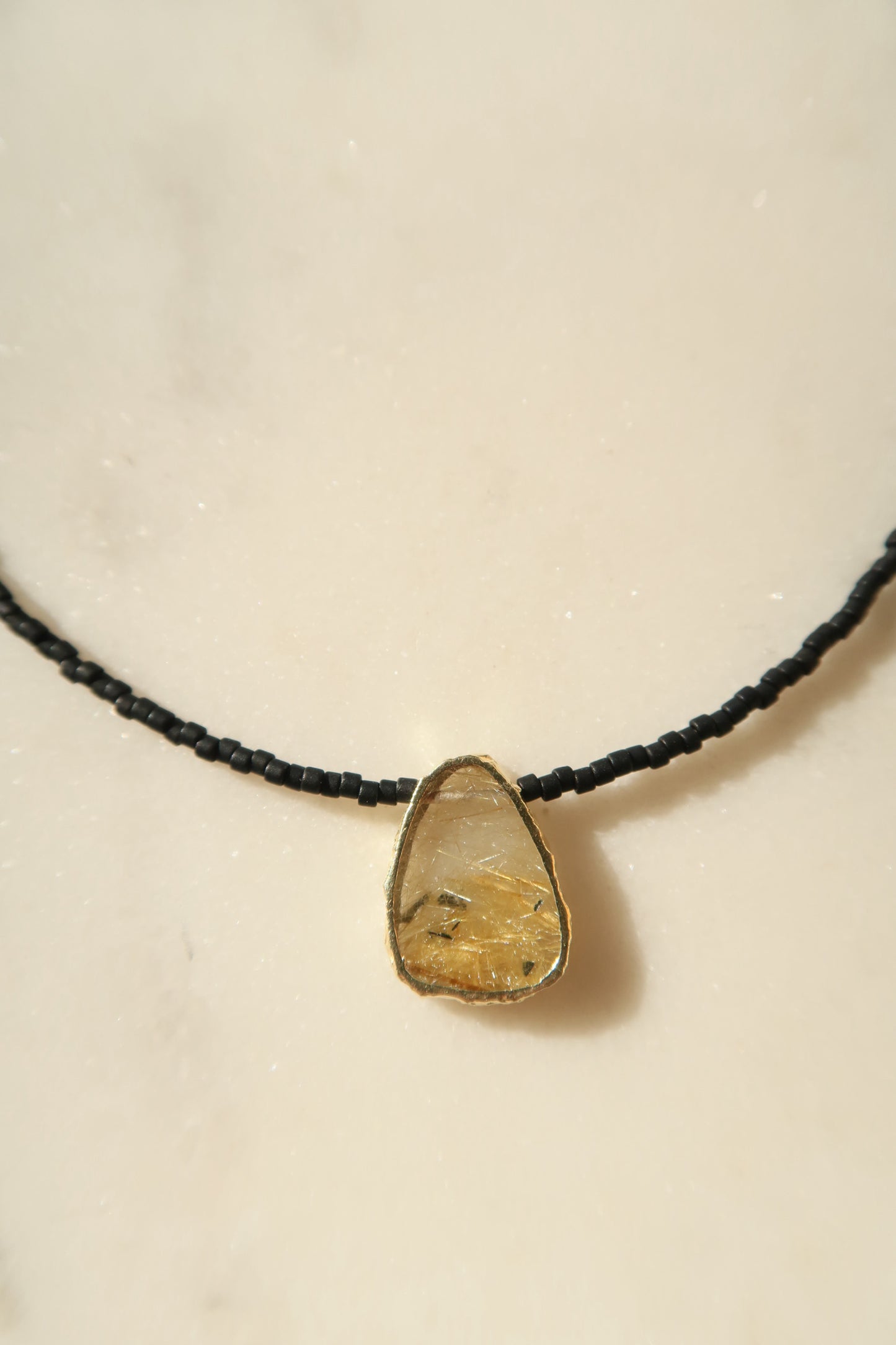 Collar Gaia Negro - Cuazo Rutilado