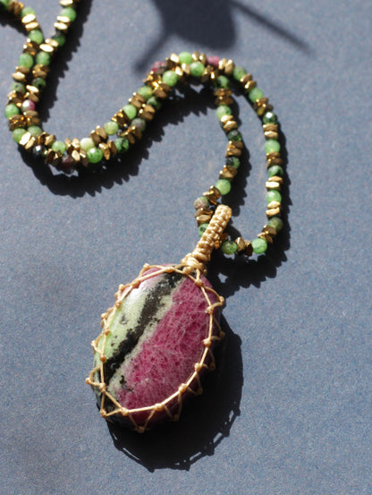 Collar Delhi Rubí Zoisita