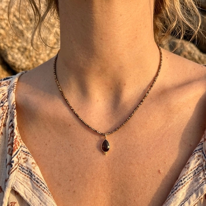 Collar Lara Drop Cuarzo Ahumado