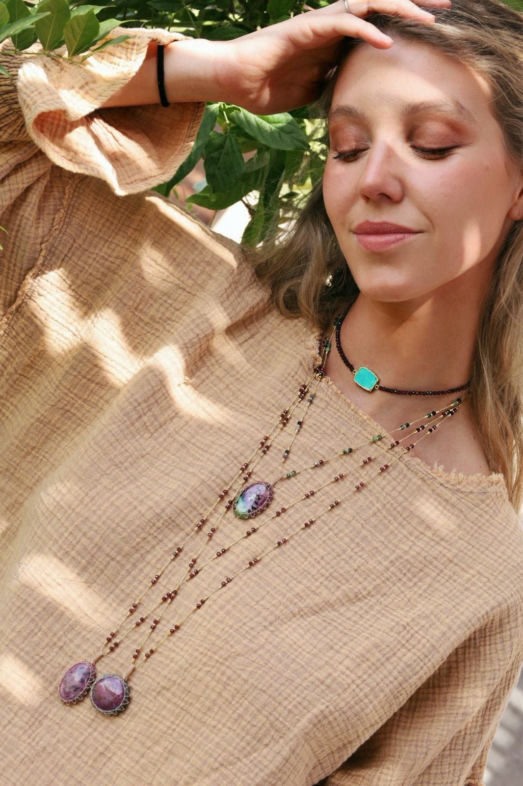 Choker Viena Granate-Howlita