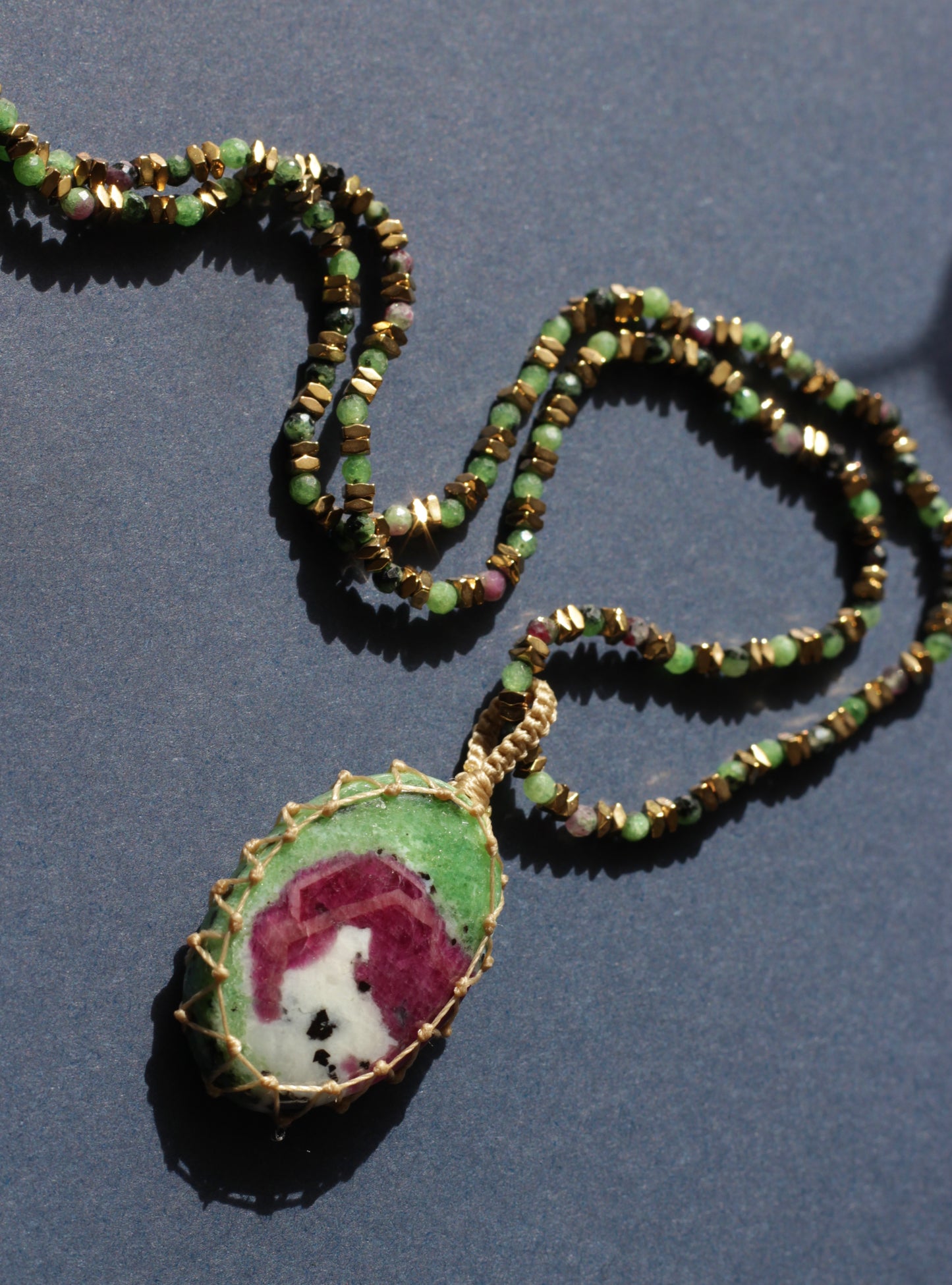Collar Delhi Rubí Zoisita