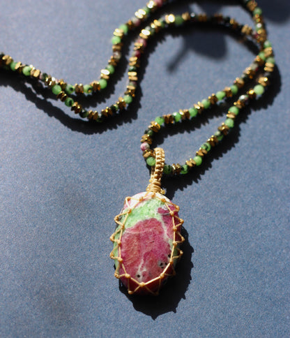 Collar Delhi Rubí Zoisita