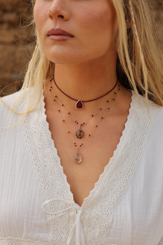Collar Gaia Burdeo - Raíz de Rubí