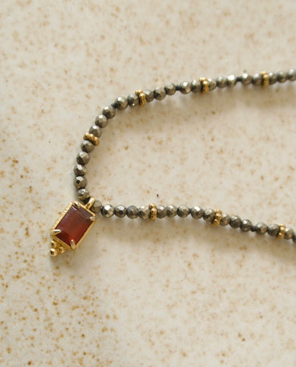 Collar Ada Pirita y Granate