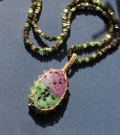 Collar Delhi Rubí Zoisita